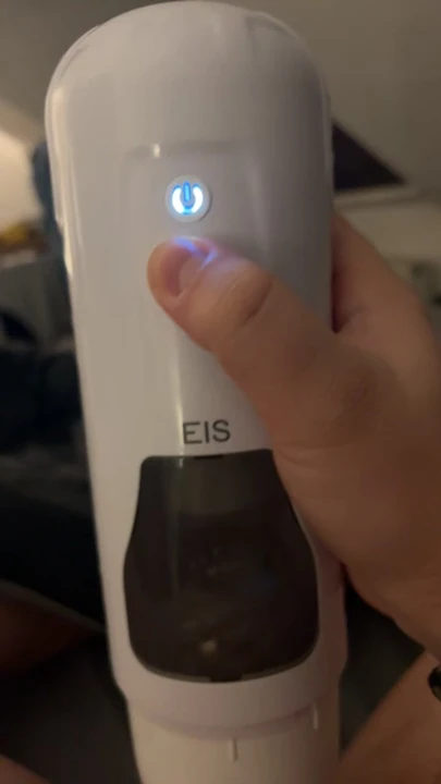 Alman adam ilk kez yeni oyuncağı deniyor