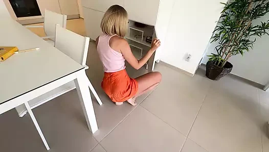 Göt tıkacıyla üniversiteye gidiyor. Onu bunun için siktim