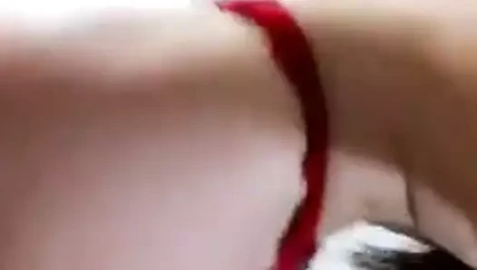 Mara götünü gösteriyor