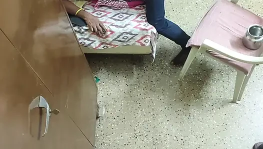 Kamyon şoförü yol kenarındaki teyzeyi çok zor sikiyor