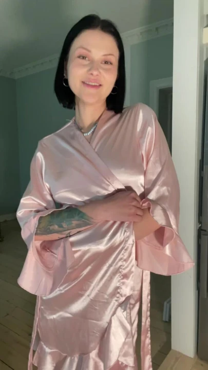 Keskin gözler, yumuşak ten, mürekkepli ruh 🖤 gel profilimde hisset.