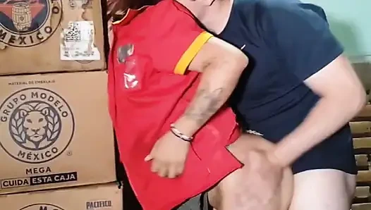 Patronunu bodrumda kasiyer olarak satın al