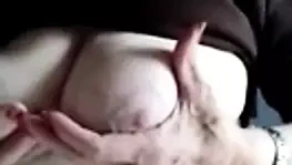 Mostrando las tetas