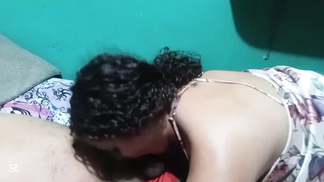 Komşu eve gel çünkü kocam seyahatte, yarağını emeyim