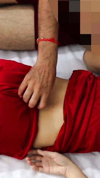 Видя большую задницу сводной сестры, я не мог противиться и трахал киску.