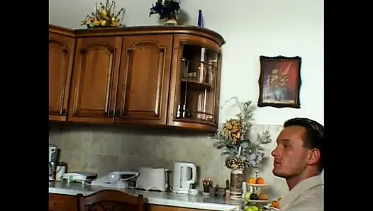 Seksi esmer büyük sert yarağa biniyor