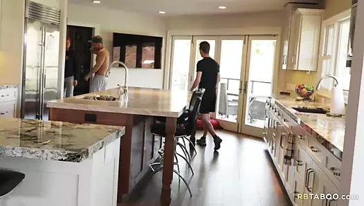 Bu adamlar doğruluk mu cesaret mi oynamayı seviyor