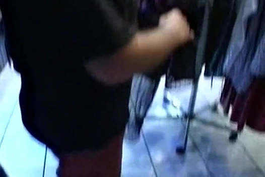 Çekici Fransız bebekler kulüpteki en iyi seks partisiyle sikişiyor