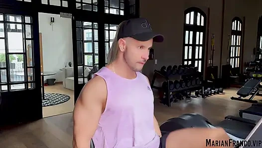 Gorący facet z mojej siłowni w końcu ruszył na mnie