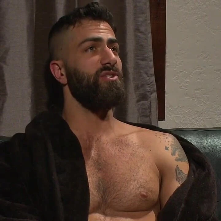 Adam Ramzi'nin evi işgal ediliyor ve yarakla sikiliyor