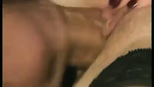 İki iyi kuyruk için güzel bir domuzcuk.