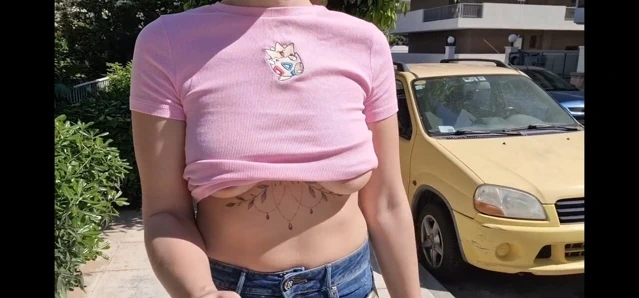 Göğüslerin teşhiri