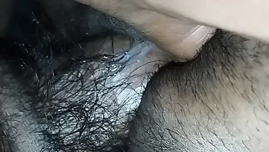 Parmaklarımı içine kayarken onu siktim.