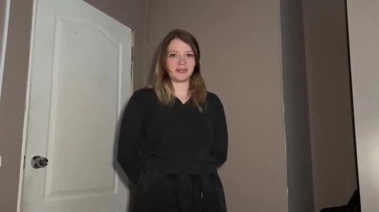 Komşu gırtlağına kadar ödeme: elle muamele, sakso ve yüze boşalma
