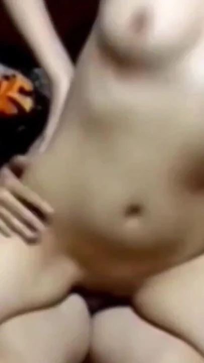 Волнующий момент из "Студент университета в области общения наук развлекается со своим одноклассником после вечеринки. ЧАСТЬ 2"