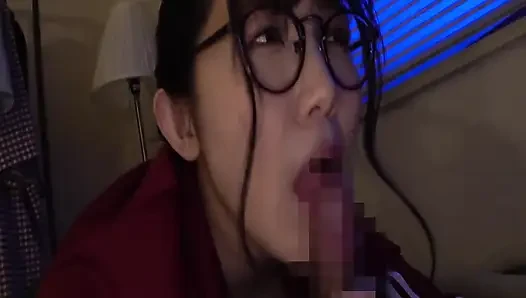 Deneyimsiz bir üvey kız kardeşten gece geç saatlerde sakso dersleri