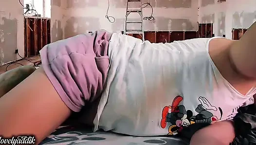 filipina milf waiting for workers Under construction room