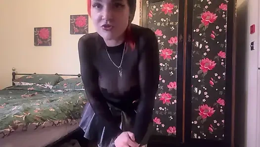 Bekaret beyin yıkayan üvey anne Ruby acınası küçük yarağını yeniden bağlıyor