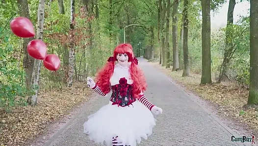 Hollandalı cadılar bayramı genç kız her dölü yutuyor