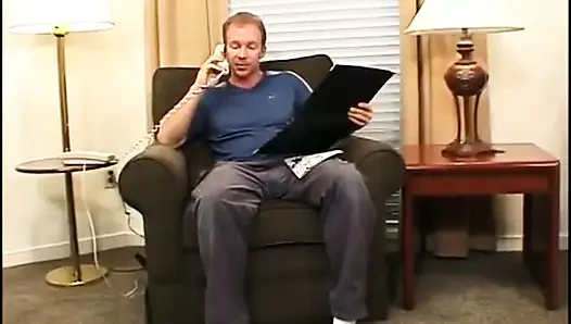 Seksi sürtük yerde sert sikiliyor