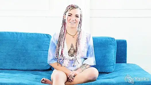 Pixie Lehaj amını yağlıyor