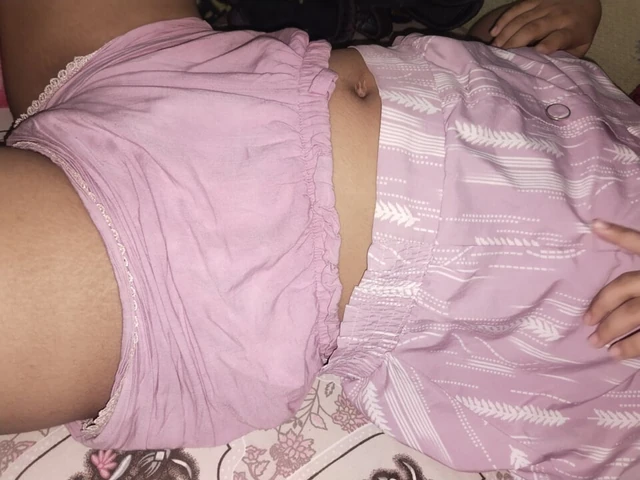 Yeni yerel kızın amcığı sallanıyor