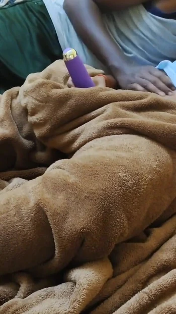 Обязательный для обмена момент из "Тамильский ясный аудио, секс в спальне со стонами и вибратором, часть 1"