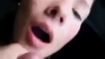 Şaşırtıcı araba oral seks