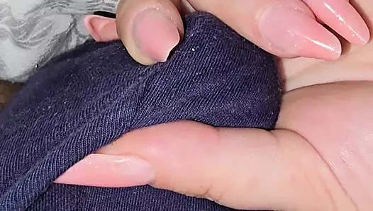 Üvey anne üvey oğlu mavi iç çamaşırıyla sikine dokunuyor