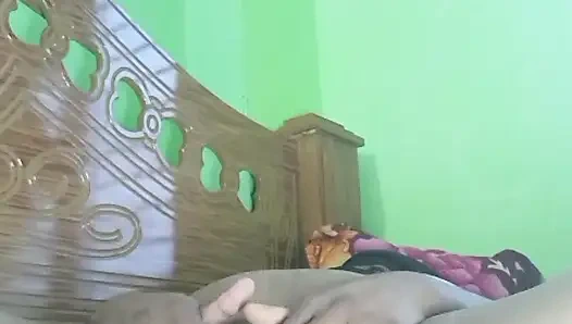 Evde tek başına öfkeyi giderecek kimse yok.