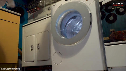 Yardım et, üvey kardeşim! sıkıştım!