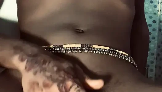 Ateşli zenci hatun browngurl234 banyoda tek başına anın tadını çıkarıyor