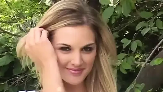 Bobbi Blair ve Brianna Love strapon seviyor. Bobbie Blair, Brianna Love - sapık orta yaşlı seksi kadınlar