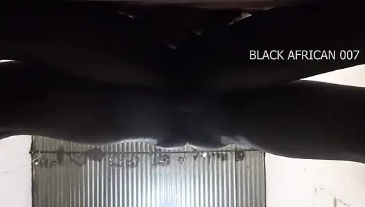 Siyah Afrikalı 007 şiddetli göt penetrasyonlu ilk yarak öfkesiyle karşılıyor