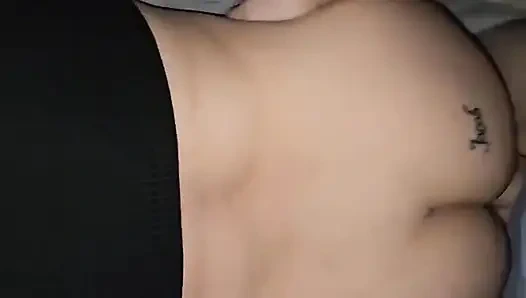 Pantolonsuz yatağa gitti ve bundan faydalandı lol yatma vaktini sevene kadar büyük götümü sikti