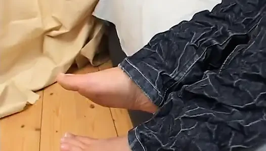 Kıllı amcıklı ve doğal memeli genç sevimli kız sikiliyor