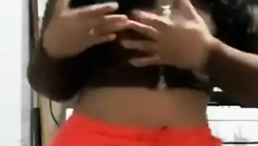 Phat kedi içinde sıkı şort