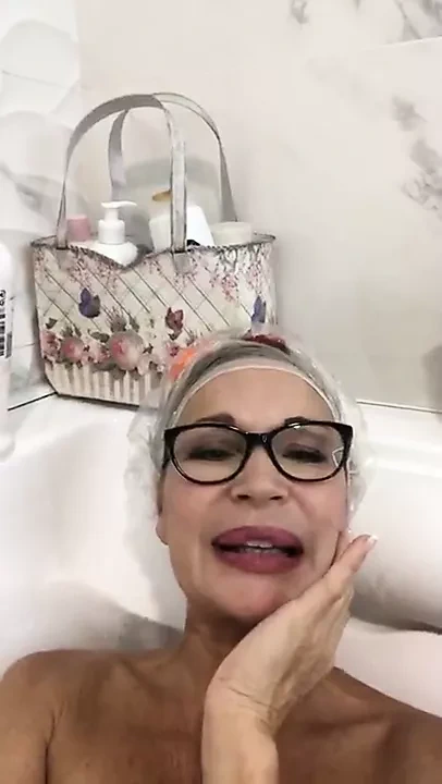 Marlene Mourreau live on Instagram 26 11 2019