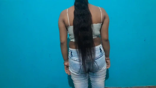 Kayınbiraderi alır, Saale evde yalnız