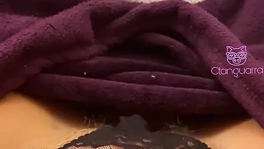 Ctanguarra amının kıllarıyla oynarken azıyor