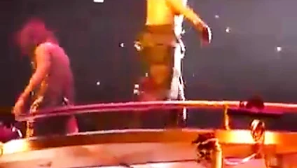 Chris Brown'ın sert performansı