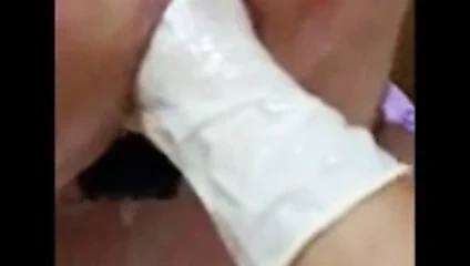 köle alır yumruklu