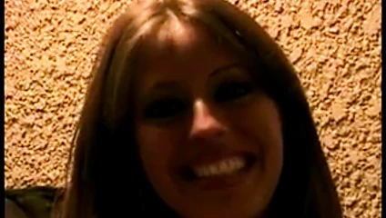 Sıcak civciv soran için bir büyük horoz yukarı ona göt