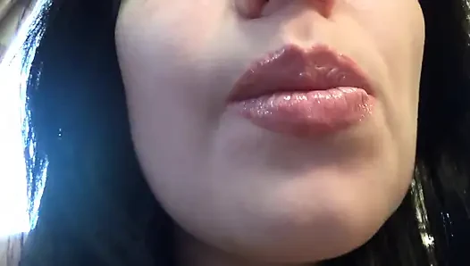 Nazik deveslipsilmez klip yutuyor