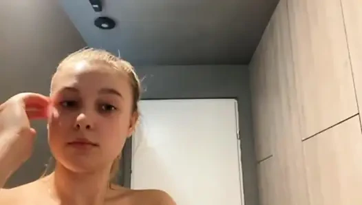 Masturbate in the changing room