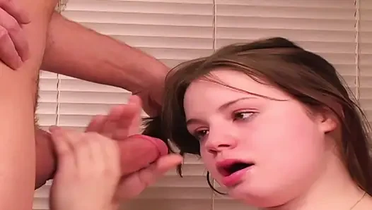 Çaresiz amatörler Tatiana Kush ilk kez filme yarak emiyor