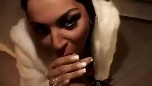 Alman sürtük içinde kürk sigara içme bj