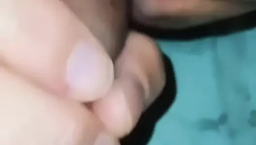 Teyze onu çıplak gördü ve üvey sevgilisinin yarağıyla ilgilenmek istedi.