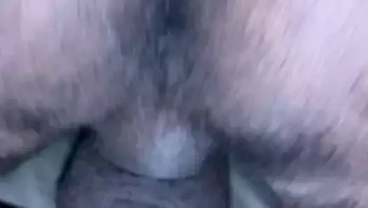 O bbc alır ve aynı zamanda kıçıyla oynar