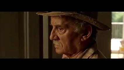 Charlotte yüzme havuzunda rampa yapıyor